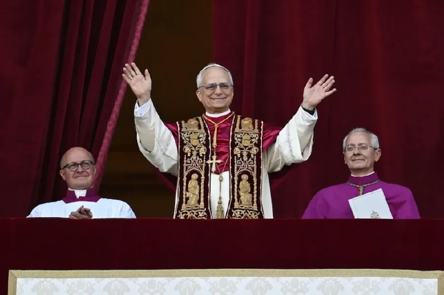 Primer discurso del papa León XIV: Un llamamiento a la paz y a una Iglesia abierta a todos