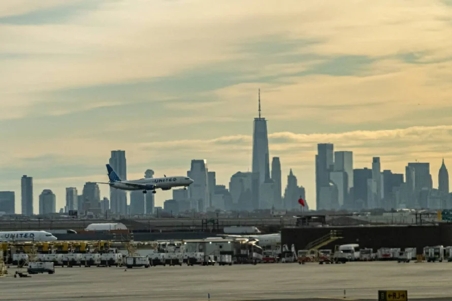 Aeropuerto estadounidense de Newark restringe vuelos por fallas en sus sistemas