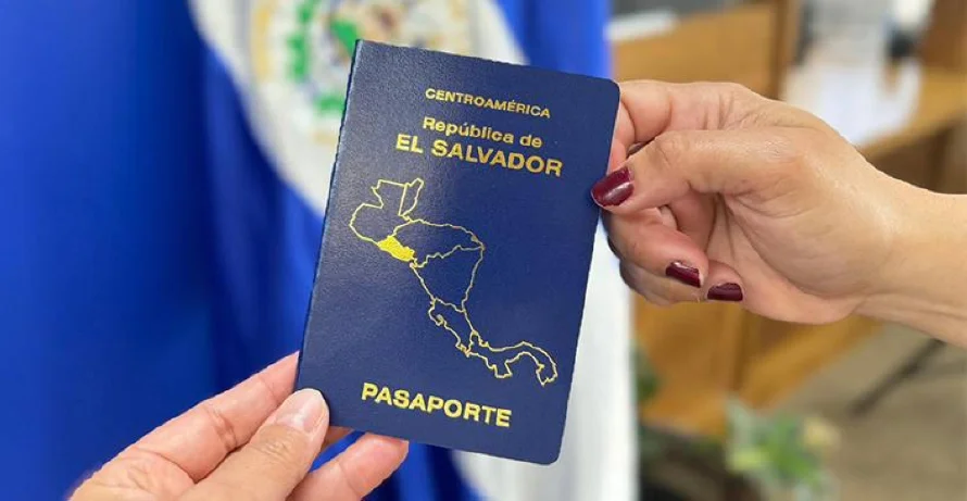 Casi 300,000 pasaportes salvadoreños emitidos en 2024, un aumento del 8 %