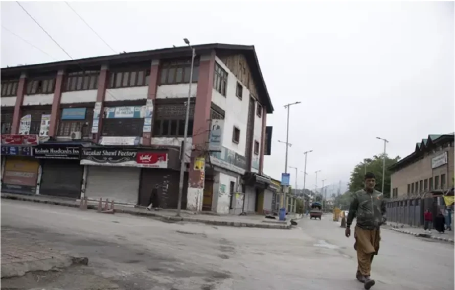 India denuncia que Pakistán ha violado el alto el fuego a las pocas horas de comenzar
