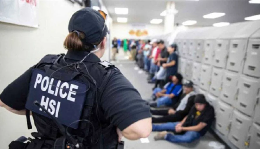EE.UU. aumentó en un 30 % el número de cárceles con migrantes durante el año fiscal 2025