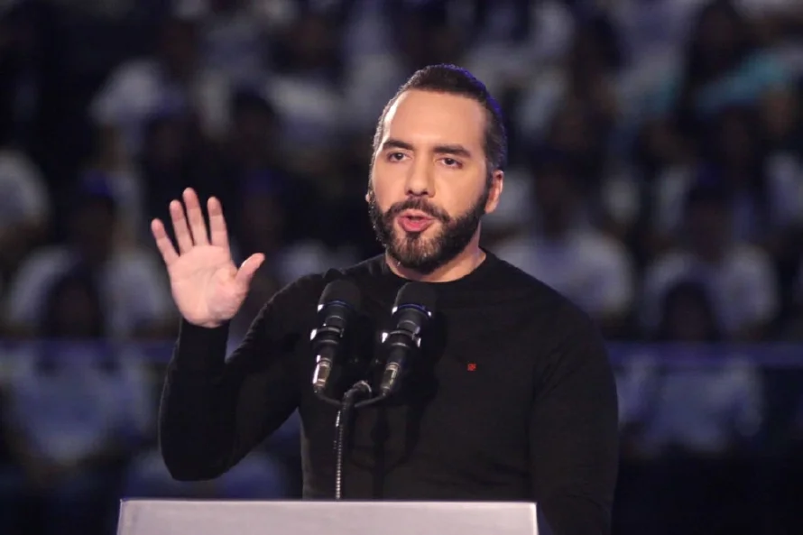 Bukele dice manifestantes fueron manipulados y anuncia Ley de Agentes Extranjeros