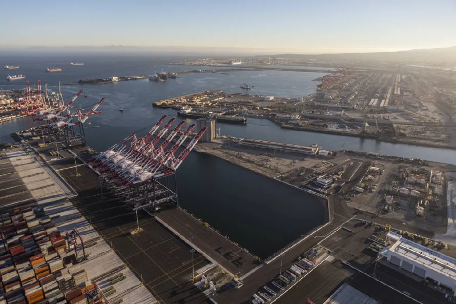 La tregua arancelaria con China no despeja la crisis en el puerto más grande de EE.UU.