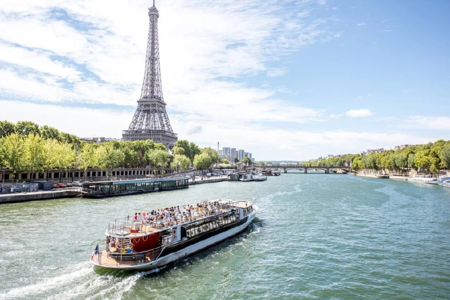 Parisinos y turistas podrán bañarse en tres áreas del río Sena durante el verano