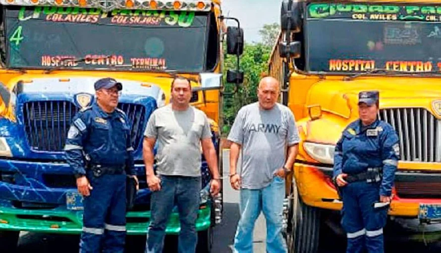 Capturan a motoristas que fueron captados disputándose la vía en Santa Ana