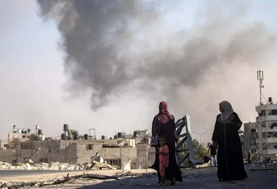 Las tropas israelíes avanzan hacia el centro de la Franja de Gaza mientras prosiguen los ataques aéreos