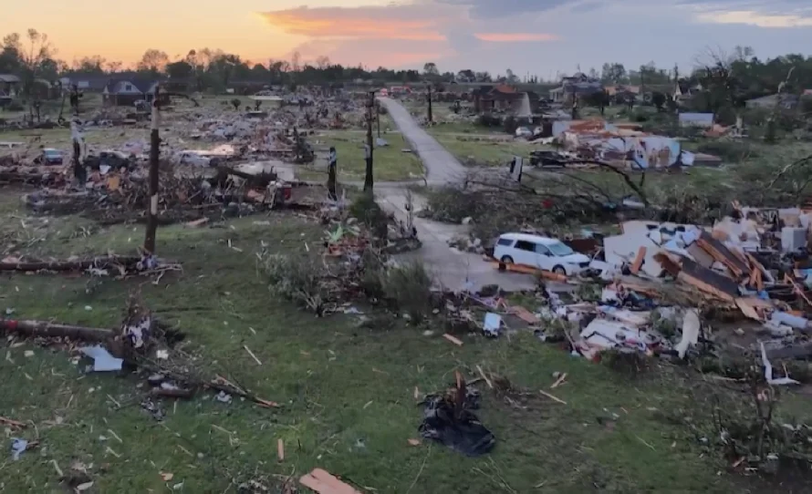 Un sistema de tornados deja al menos 21 muertos en el centro de Estados Unidos