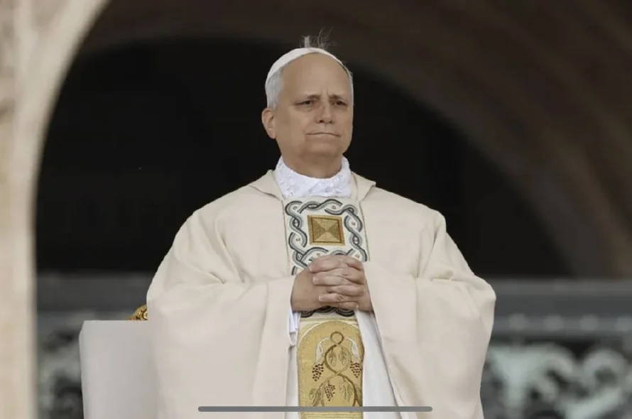 León XIV plantea una iglesia unida contra el odio y un sistema que "margina y explota"