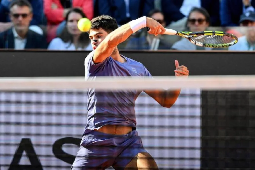 El español Alcaraz vence a Sinner y gana su primer título en Roma