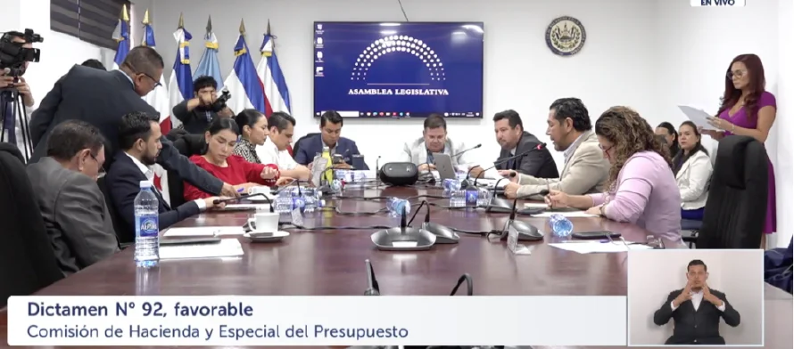 Aprueban fondos para cocinas carcelarias y 3,108 brazaletes para reos que ayudan a construcción de escuelas y limpieza de playas