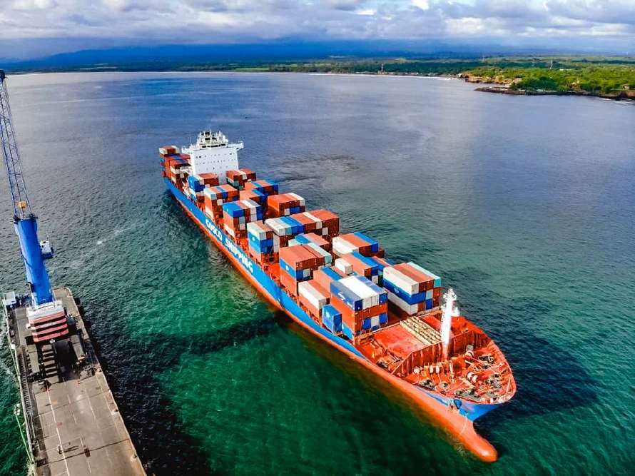 Las exportaciones salvadoreñas cayeron 5 % durante abril, cuando EEUU endureció la guerra comercial