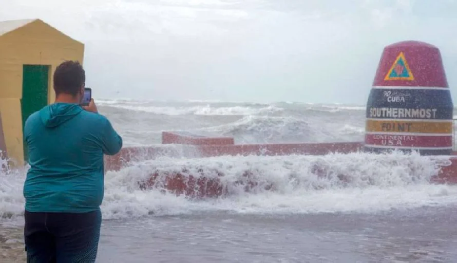 Demócratas piden impedir los recortes a la NOAA ante la temporada de huracanes en EE.UU.