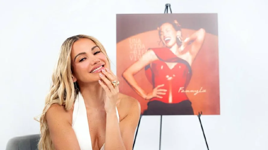 Fanny Lu celebra 20 años de carrera con "Una vida bien vivida", su primer álbum en 14 años