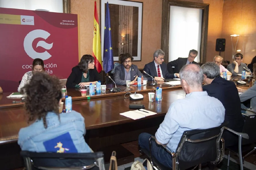 Se reúnen Cooperación Española y ONG por nueva Ley de Agentes Extranjeros en El Salvador