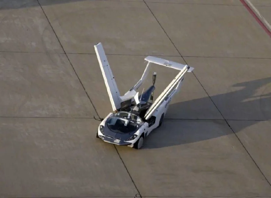 El coche volador eslovaco AirCar comenzará a producirse en 2026 con máximo de 100 unidades