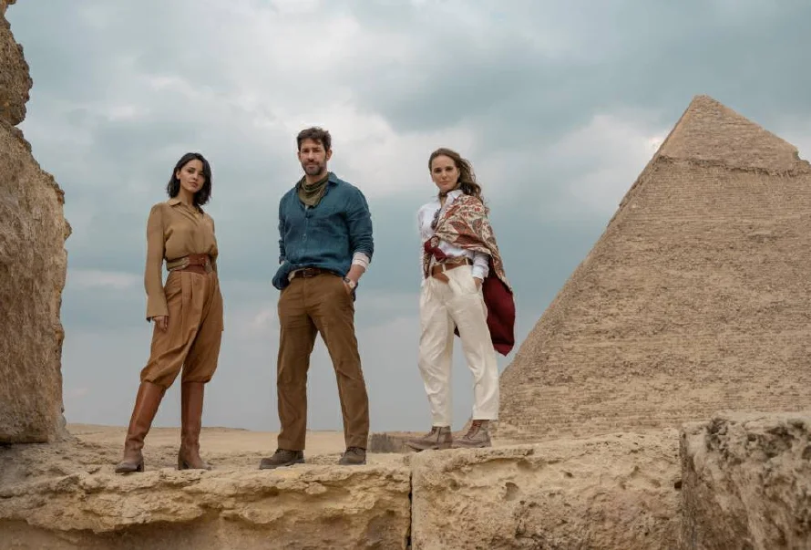 Eiza González protagoniza la intrigante "Fuente de la Juventud" con Natalie Portman