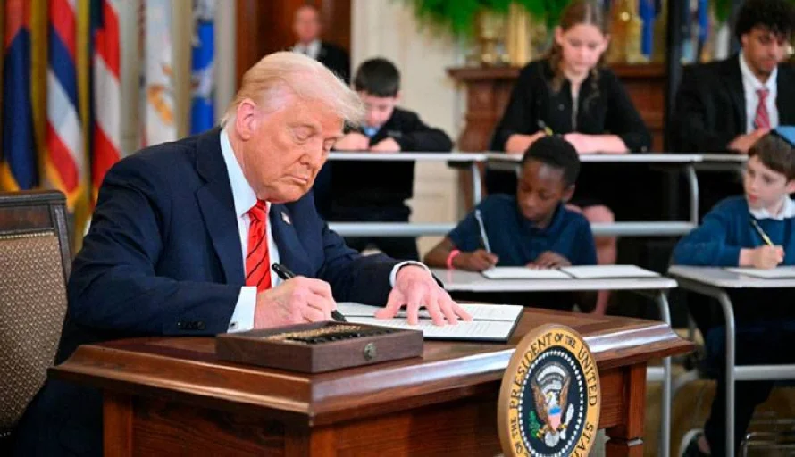 Juez bloquea el desmantelamiento del Departamento de Educación ordenado por Trump
