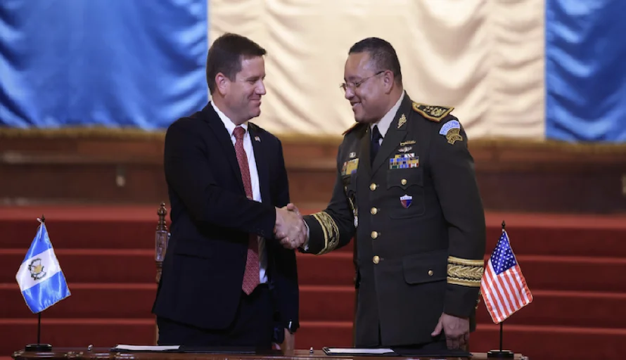 Guatemala firma convenio para que EEUU modernice sus dos principales puertos