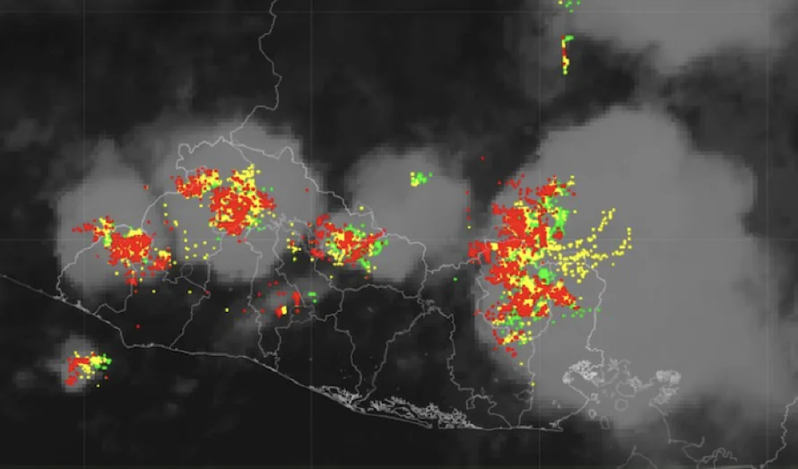 "Pronostican lluvias y tormentas en varias zonas de El Salvador este viernes"