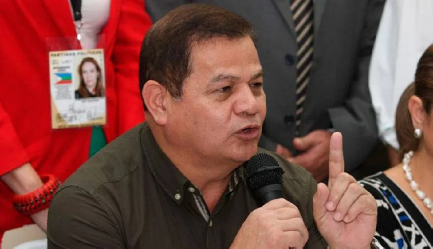 Fiscalía hondureña acusa a exjefe militar prófugo de recibir dinero del narcotráfico
