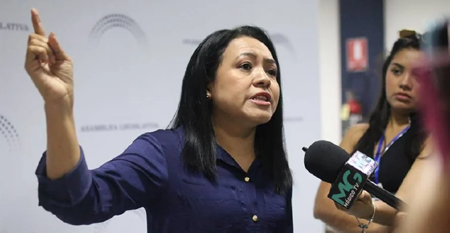 Vamos y Arena cuestionan la promesa de Bukele sobre dos escuelas por día