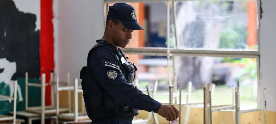 Opositores venezolanos cuestionan que la participación en comicios haya sido del 42.6 %