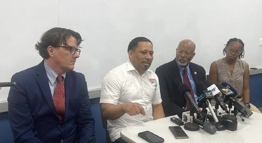 Congresista demócrata sobre Ruth López: "Es importante asegurarse que se respeten sus derechos"