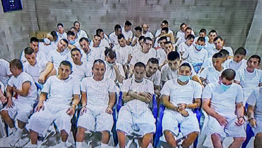 Más de 252 pandilleros de la MS-13 enfrentan juicio por vinculación a cuatro cementerios clandestinos en La Libertad