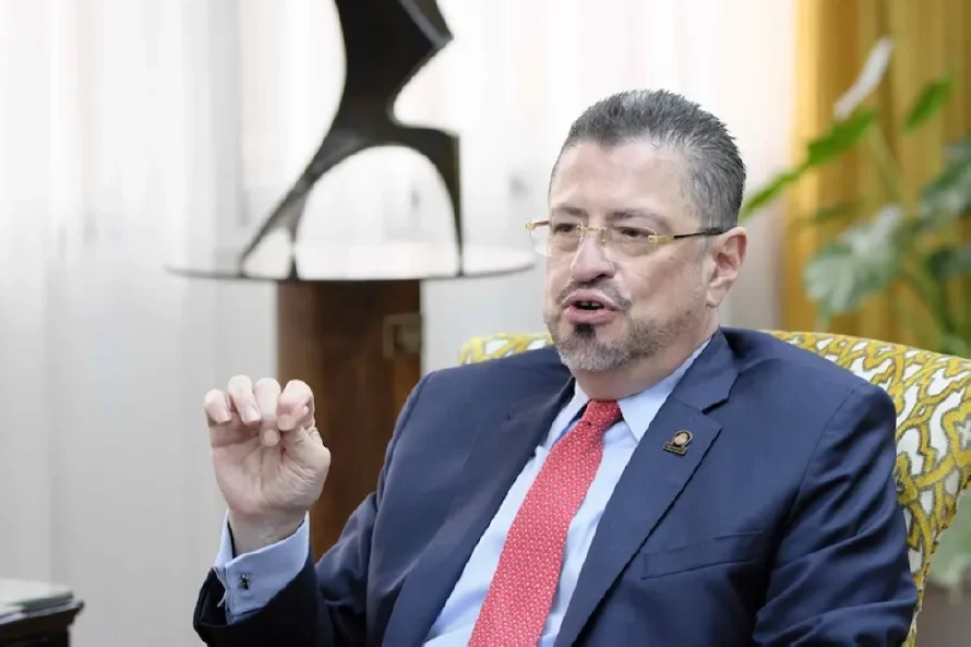 El presidente de Costa Rica sanciona ley para extraditar costarricenses por narcotráfico