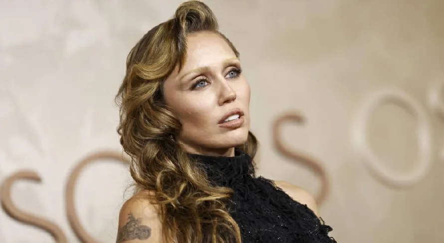 Miley Cyrus adelanta varios temas de su nuevo álbum, que se publica mañana