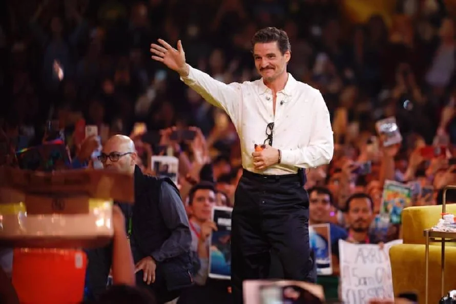 Pedro Pascal emociona a fans en México con avance de "Los 4 Fantásticos"