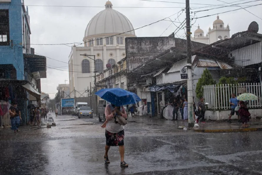 El paso de una onda tropical provocará lluvias este lunes: Marn