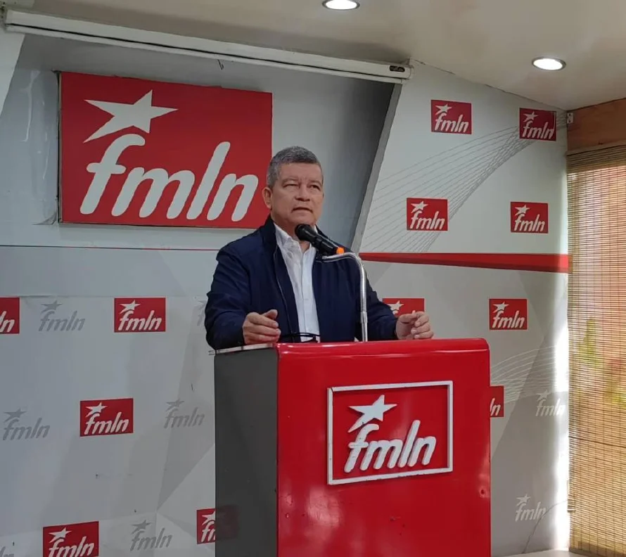 Alguien puede venir a hacer injerencia si paga, ¡mire qué bonito!": Manuel "Chino" Flores sobre defensa de Bukele a Ley de Agentes Extranjeros
