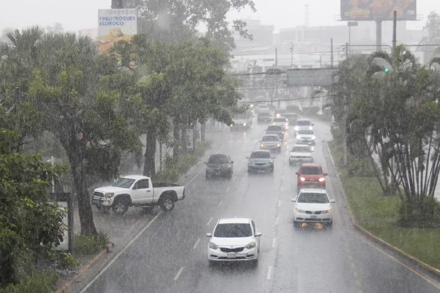 EE.UU. alerta a sus ciudadanos en El Salvador sobre actividad de huracanes "arriba de lo normal" en la cuenca del Atlántico