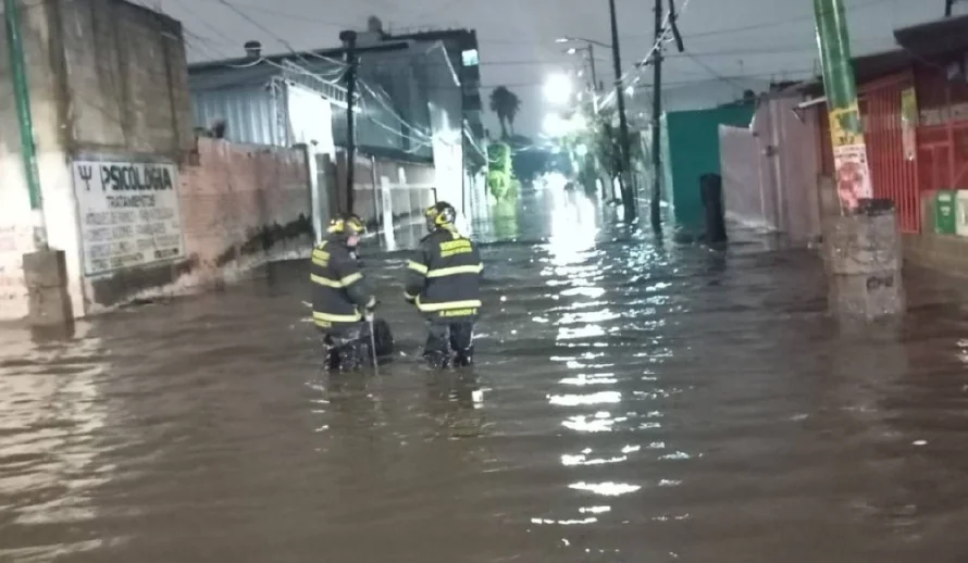 Torrenciales lluvias azotan a la Ciudad de México y provocan severas inundaciones