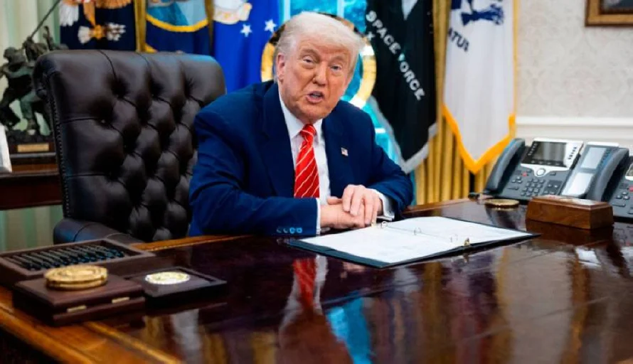 Trump pide formalmente al Congreso cancelar fondos a medios públicos y ayuda extranjera