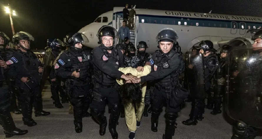 Suben a 59 los vuelos con deportados a El Salvador desde que asumió Trump
