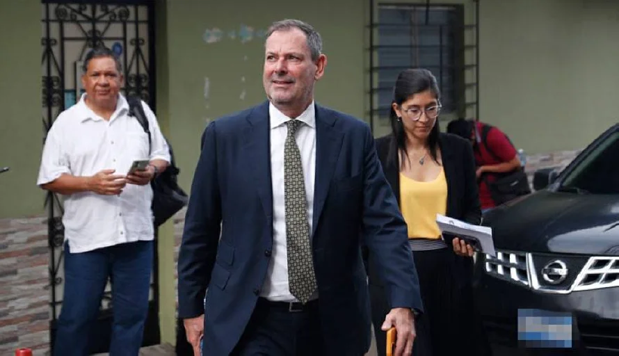 Embajador de Países Bajos satisfecho con condena de exmilitares salvadoreños: "Por fin se ha hecho justicia"