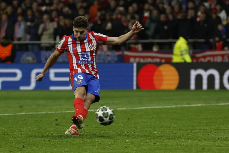 Simeone sobre penalti anulado a Julián Álvarez: "Nos sentimos ultrajados, violentados"
