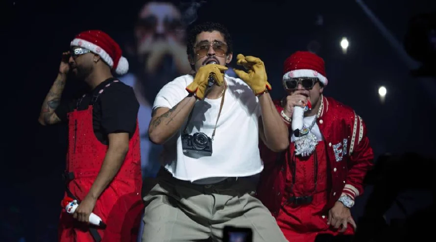 Bad Bunny rompe otro récord en las listas Billboard con tres canciones en la cima