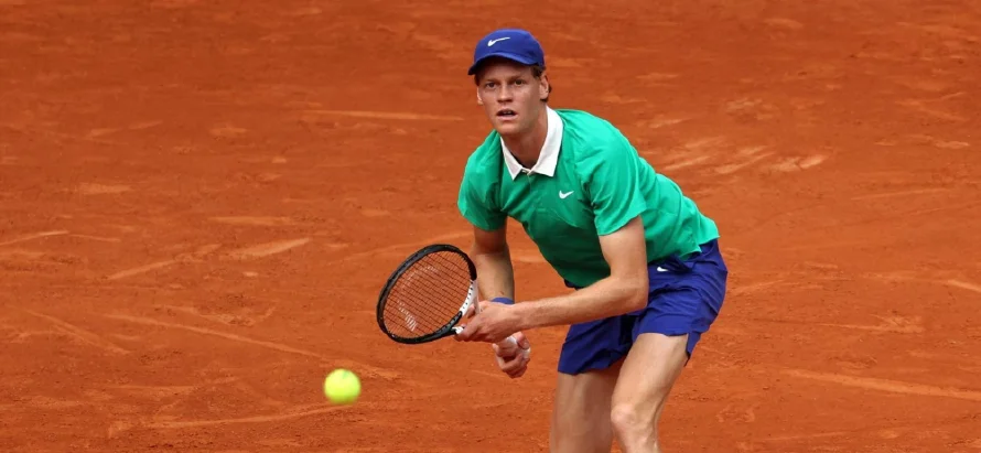 Jannick Sinner, suma y sigue, a un paso de la final en Roland Garros