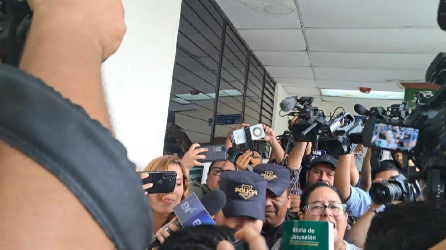 La abogada Ruth López demanda un juicio público y dice que no la van a callar