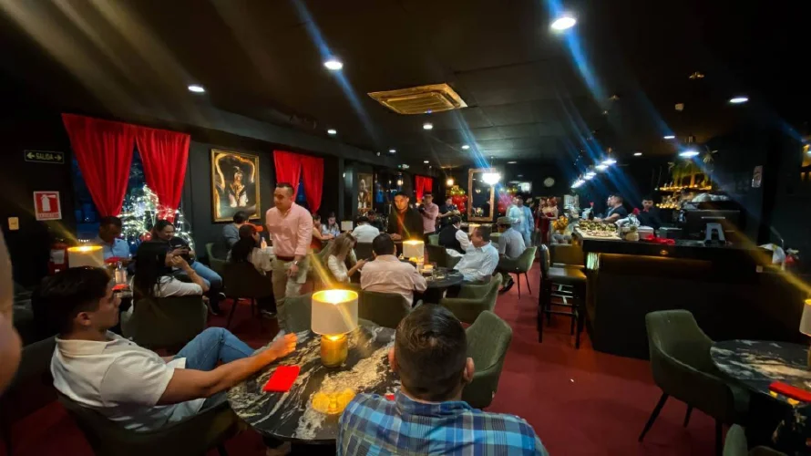 El Teatro de Lucas: El café con una dramática experiencia en el centro histórico