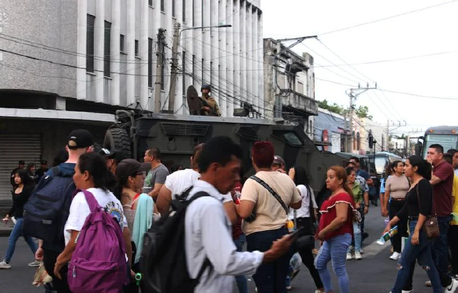 Reporte V-DEM 2025 mantiene a El Salvador como autocracia electoral en "autocratización"