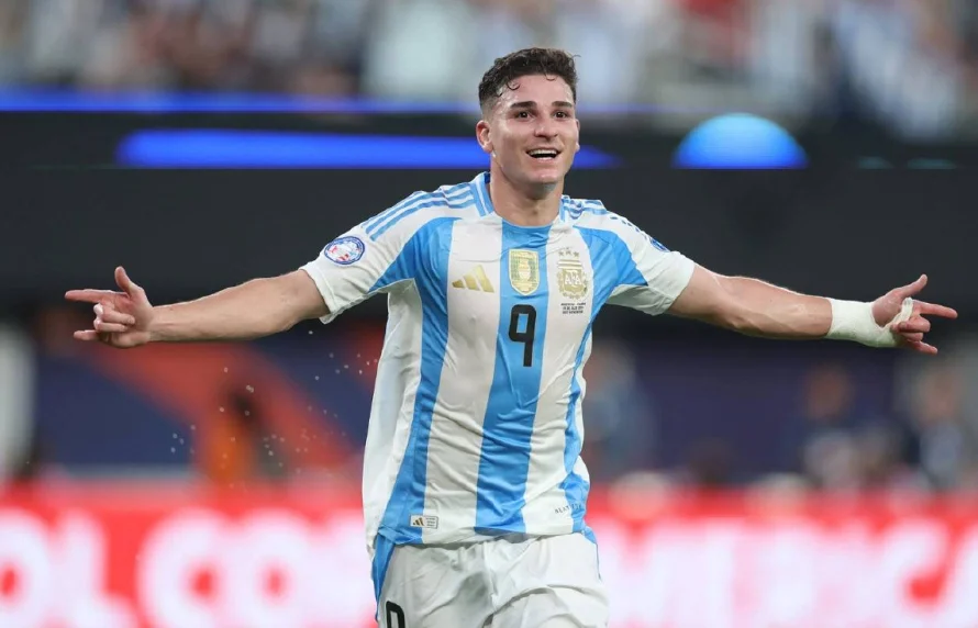 Con gol de Julián Álvarez, Argentina derrota a Chile y lo deja al filo de la eliminación