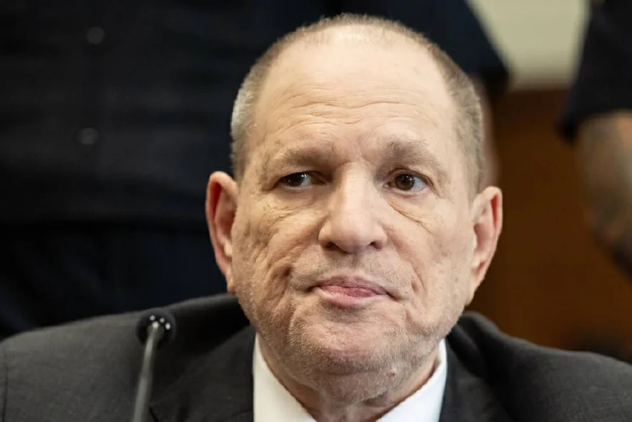 Weinstein se arrepiente de "actuar inmoralmente" mientras espera su veredicto