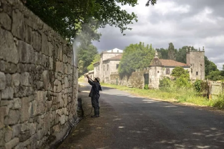Julio Iglesias, el vecino más popular de un pueblo de mil habitantes en el norte de España