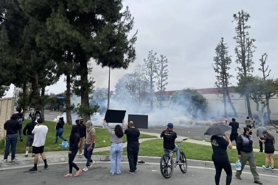 La protesta contra agentes de Inmigración crece en Los Ángeles en segundo día de redadas