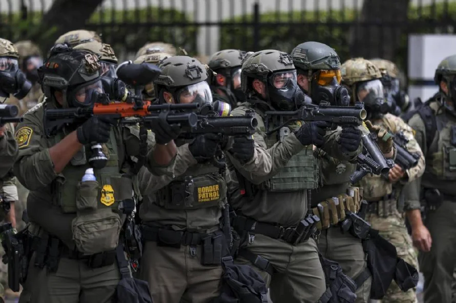 Trump desplegará 2,000 soldados de la Guardia Nacional en Los Ángeles por protestas