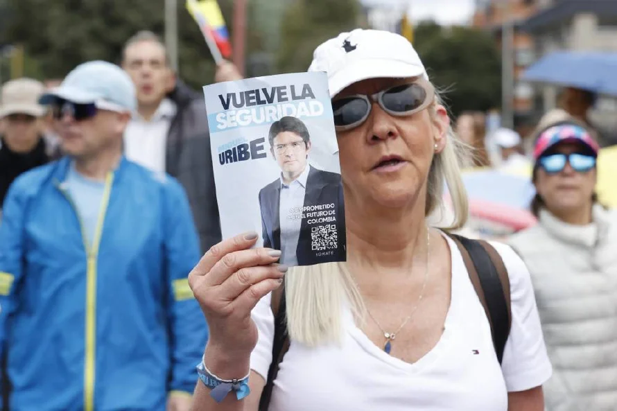 Candidato colombiano Uribe Turbay sigue en estado crítico tras atentado